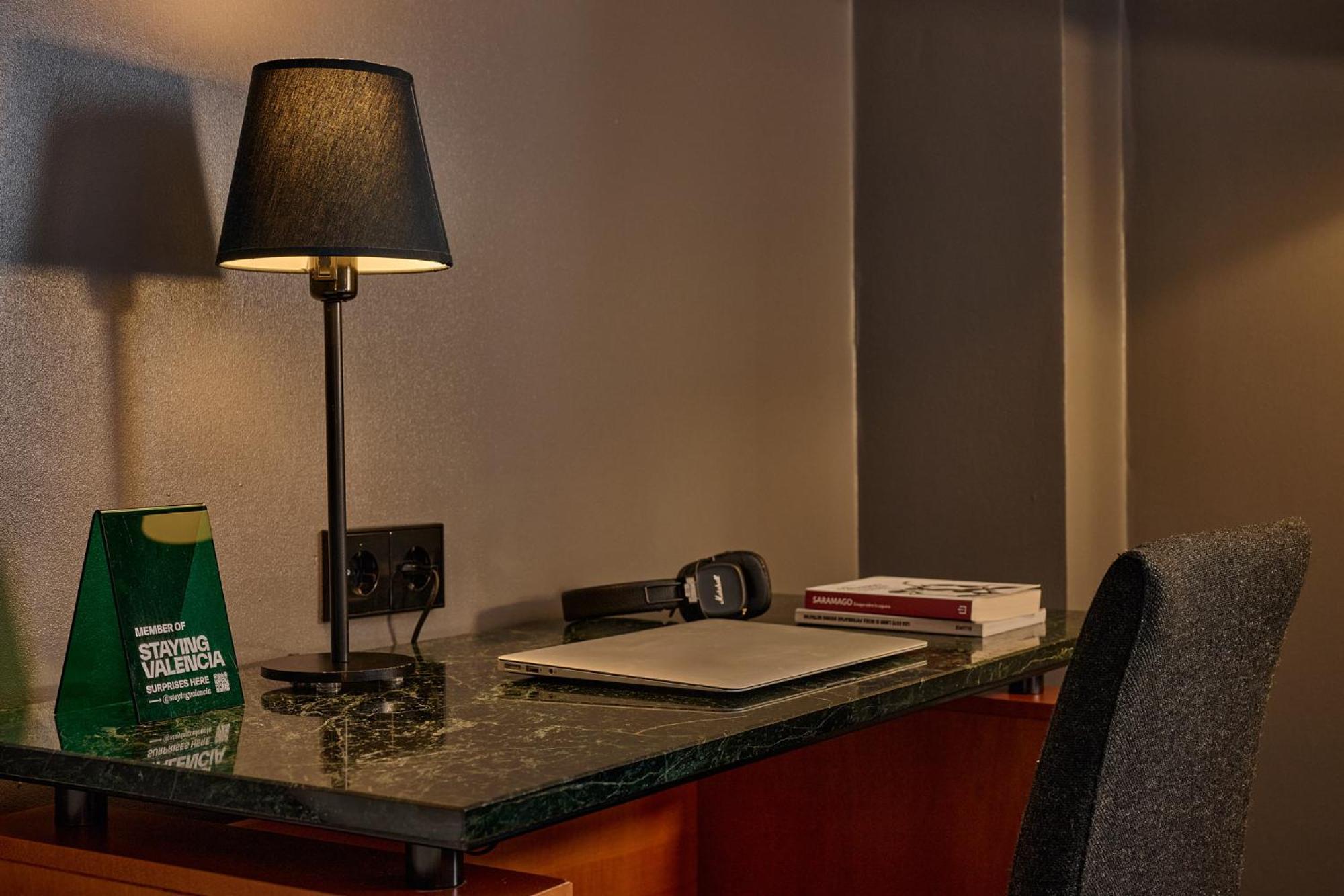 Hotel Malcom And Barret Valenza Esterno foto